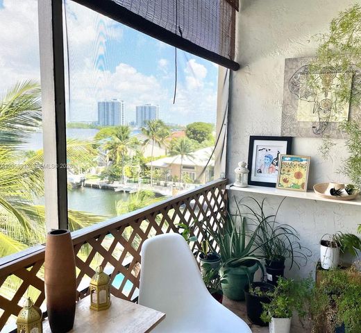 2935 NE 163rd Street 5P, North Miami Beach, FL 33160
