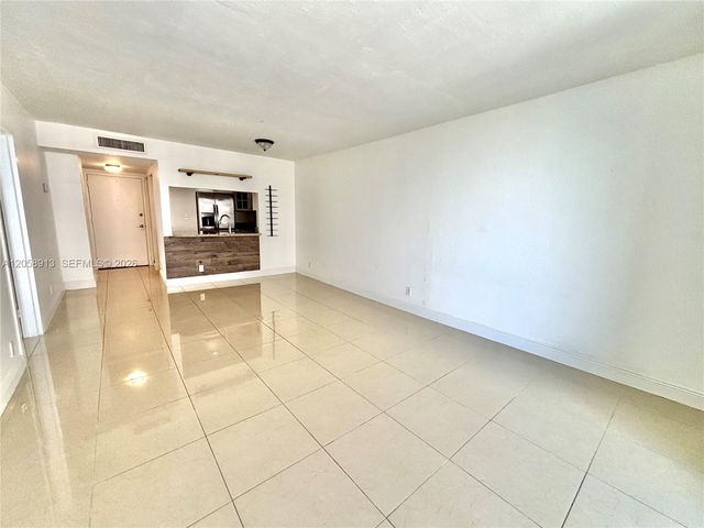 2935 NE 163rd Street 5P, North Miami Beach, FL 33160