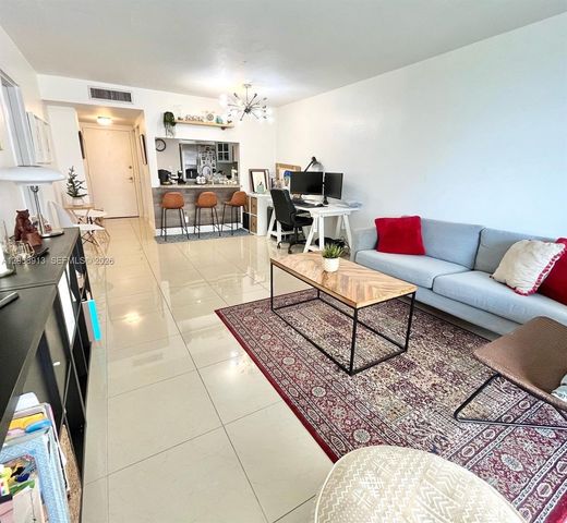 2935 NE 163rd Street 5P, North Miami Beach, FL 33160