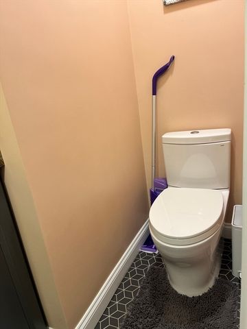 87 Bristol Rd 1, Medford, MA 02155