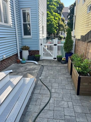 87 Bristol Rd 1, Medford, MA 02155