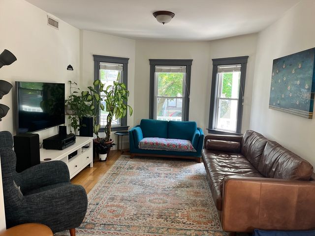 87 Bristol Rd 1, Medford, MA 02155