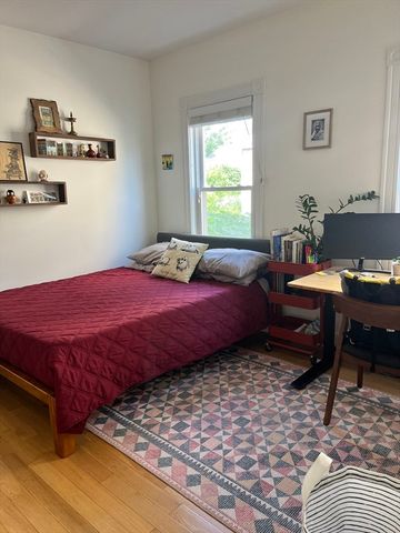 87 Bristol Rd 1, Medford, MA 02155