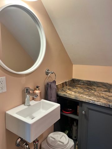87 Bristol Rd 1, Medford, MA 02155