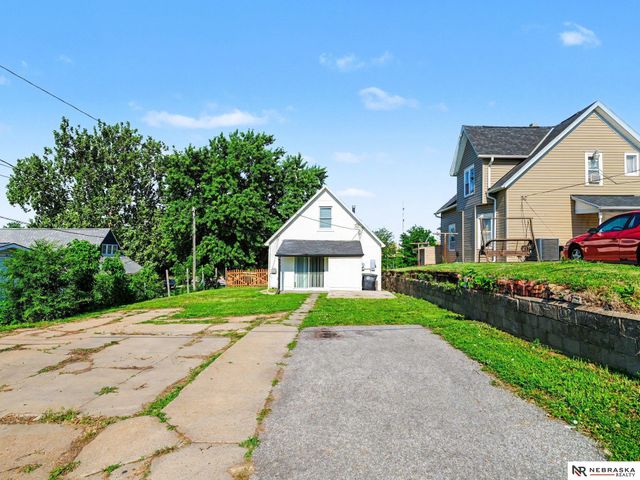 4725 S 20 Street, Omaha, NE 68107