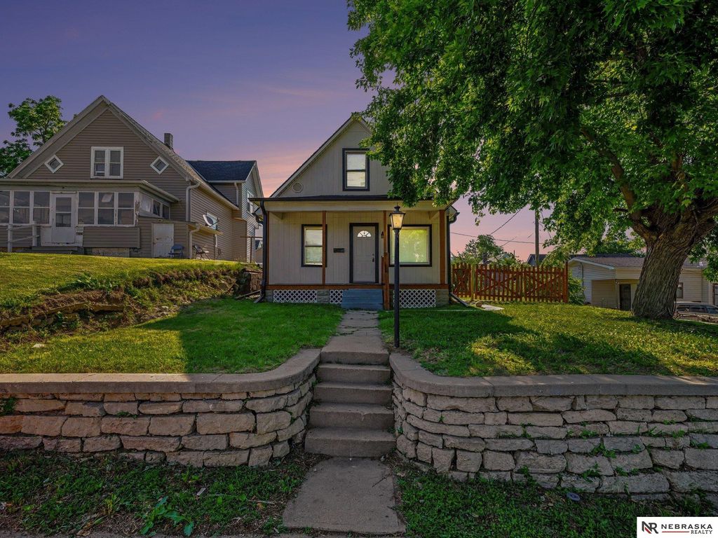 4725 S 20 Street, Omaha, NE 68107