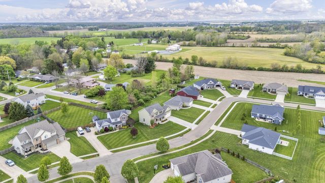 27 Fieldcrest Drive, Centerburg, OH 43011