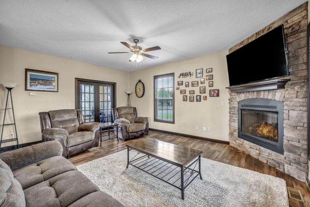 27 Fieldcrest Drive, Centerburg, OH 43011
