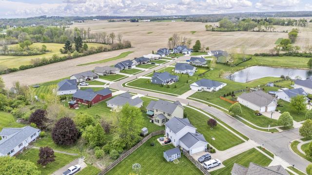 27 Fieldcrest Drive, Centerburg, OH 43011