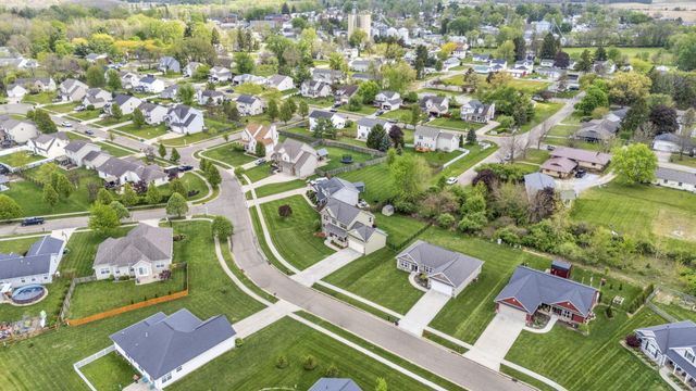 27 Fieldcrest Drive, Centerburg, OH 43011