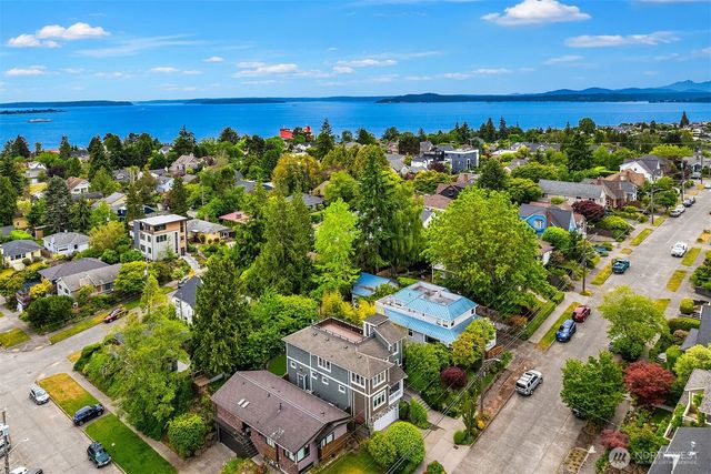2607 W Newton Street, Seattle, WA 98199