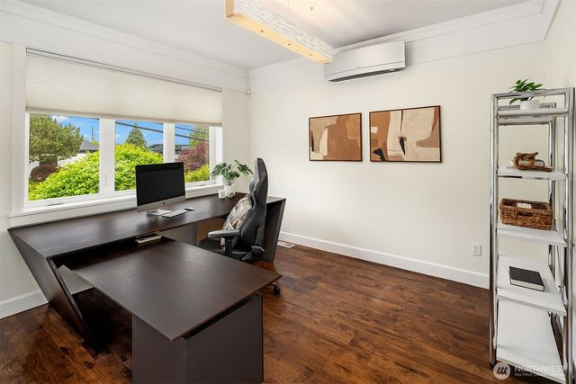 2607 W Newton Street, Seattle, WA 98199