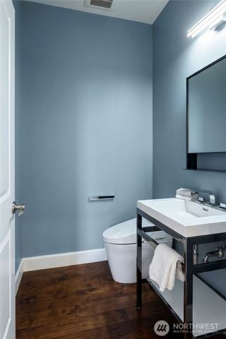 2607 W Newton Street, Seattle, WA 98199