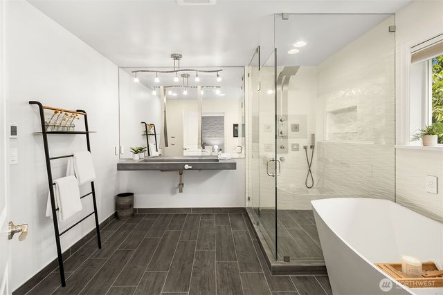 2607 W Newton Street, Seattle, WA 98199