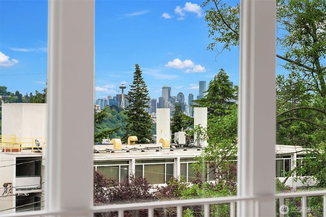 2607 W Newton Street, Seattle, WA 98199
