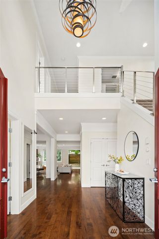 2607 W Newton Street, Seattle, WA 98199