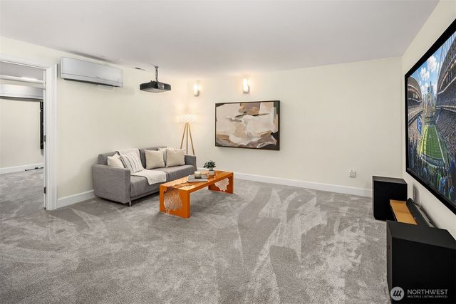 2607 W Newton Street, Seattle, WA 98199