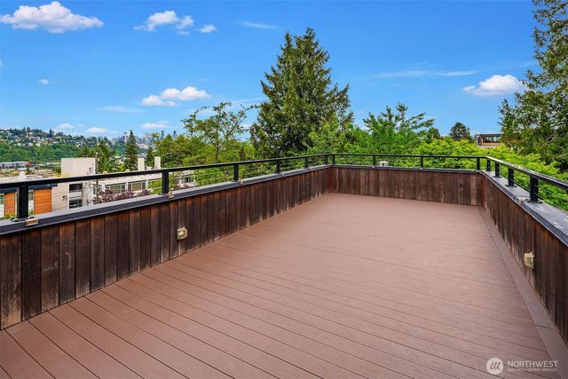 2607 W Newton Street, Seattle, WA 98199