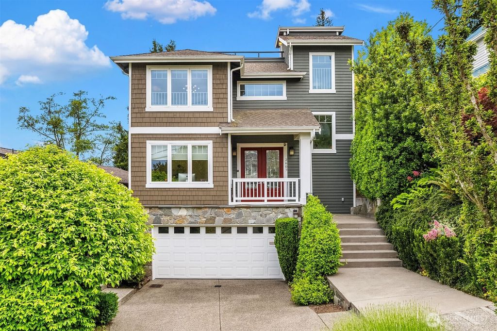 2607 W Newton Street, Seattle, WA 98199