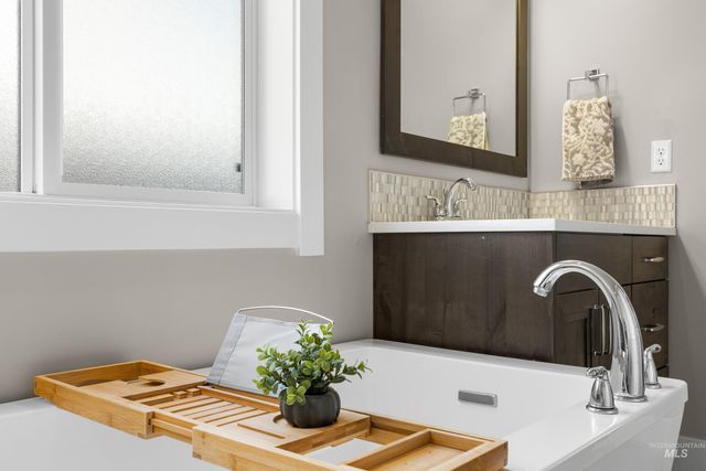 5952 N Bolsena Ave, Meridian, ID 83646