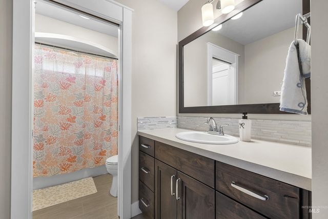 5952 N Bolsena Ave, Meridian, ID 83646