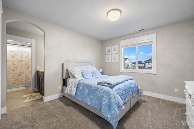 5952 N Bolsena Ave, Meridian, ID 83646