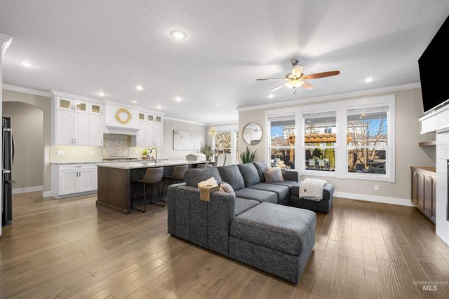 5952 N Bolsena Ave, Meridian, ID 83646