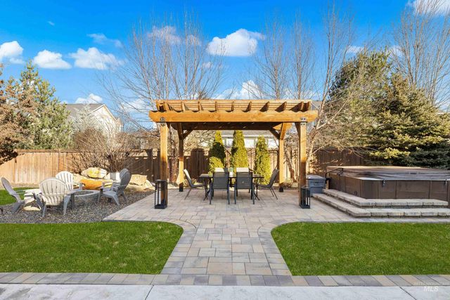 5952 N Bolsena Ave, Meridian, ID 83646