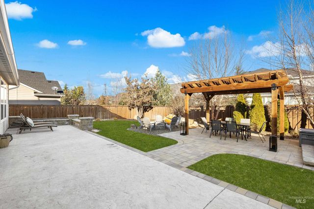 5952 N Bolsena Ave, Meridian, ID 83646