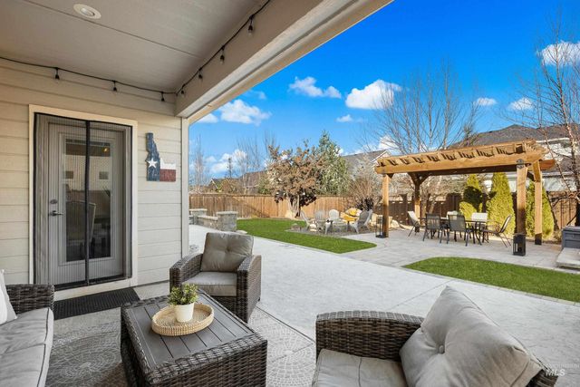 5952 N Bolsena Ave, Meridian, ID 83646