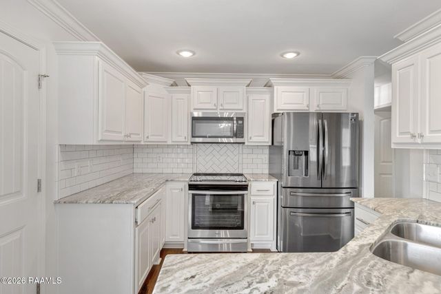 208 Hill Ridge Drive, Youngsville, LA 70592