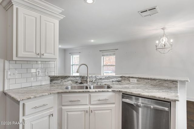 208 Hill Ridge Drive, Youngsville, LA 70592