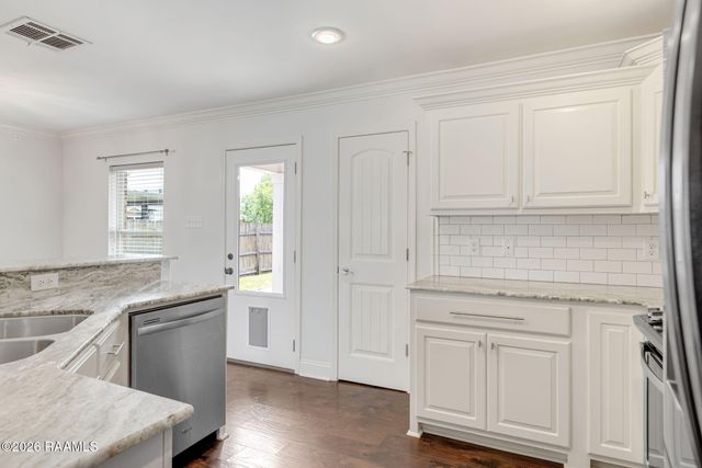 208 Hill Ridge Drive, Youngsville, LA 70592