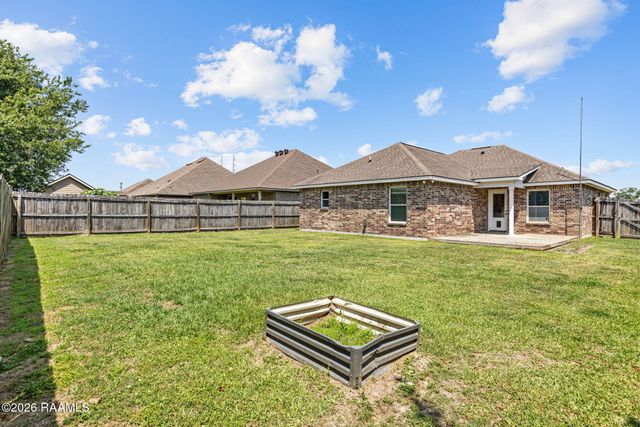 208 Hill Ridge Drive, Youngsville, LA 70592