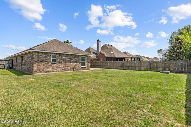 208 Hill Ridge Drive, Youngsville, LA 70592