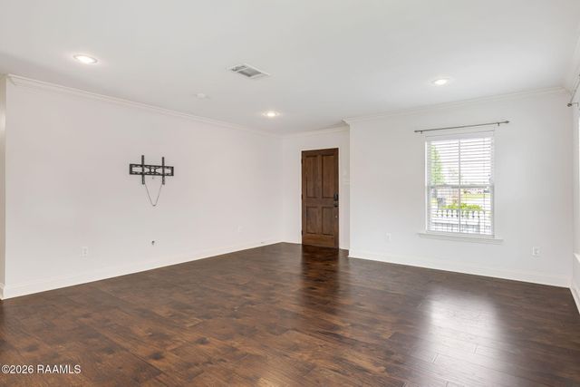 208 Hill Ridge Drive, Youngsville, LA 70592