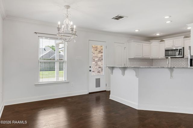 208 Hill Ridge Drive, Youngsville, LA 70592