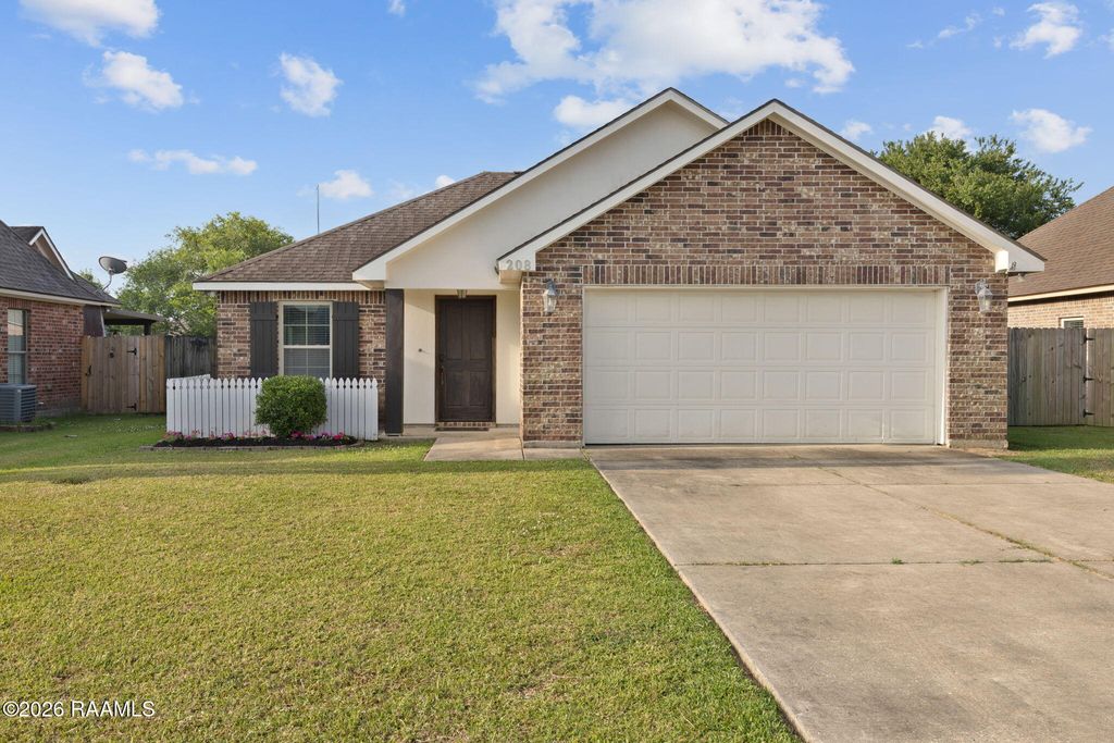208 Hill Ridge Drive, Youngsville, LA 70592