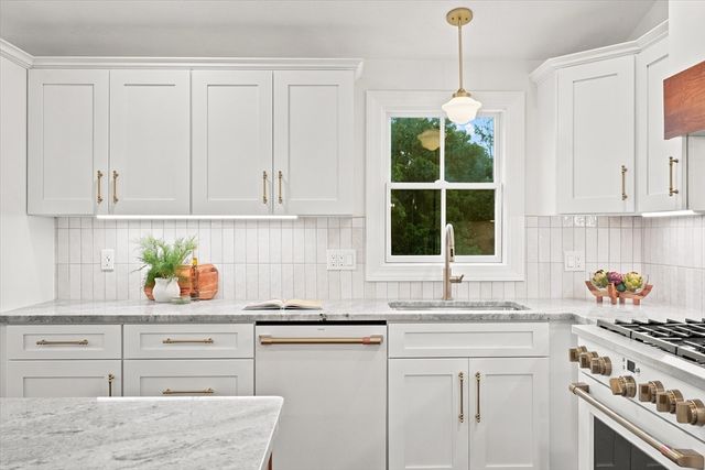 25 Lavalley Ln, Newburyport, MA 01950