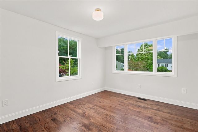 25 Lavalley Ln, Newburyport, MA 01950
