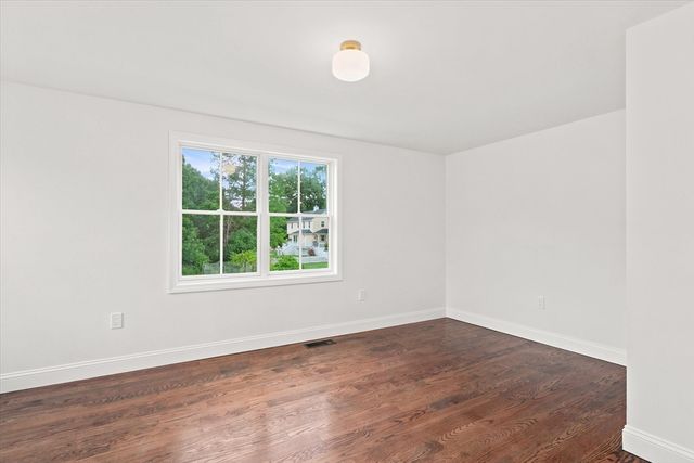 25 Lavalley Ln, Newburyport, MA 01950