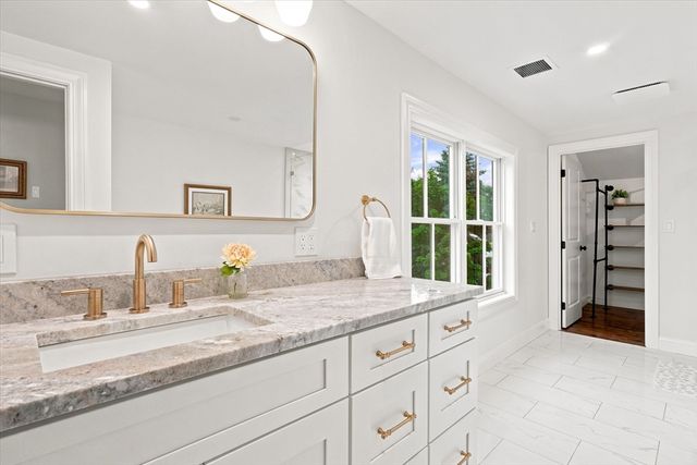 25 Lavalley Ln, Newburyport, MA 01950