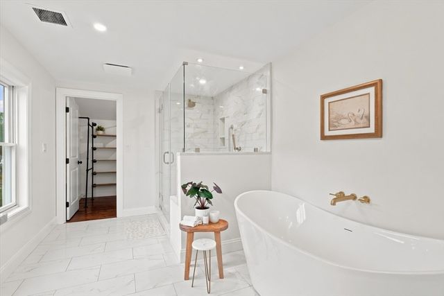 25 Lavalley Ln, Newburyport, MA 01950