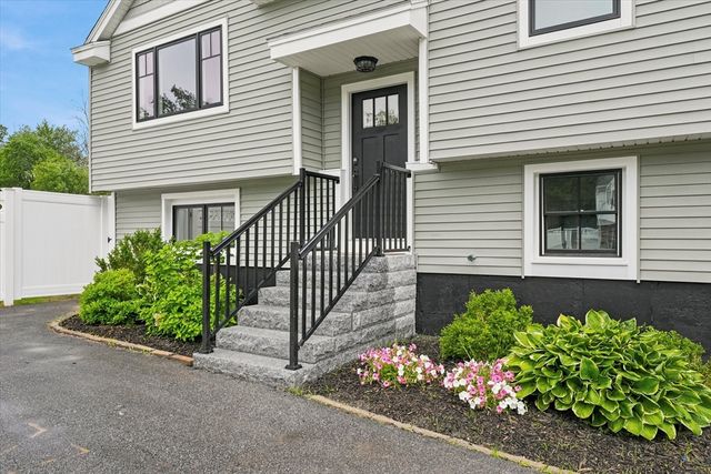 25 Lavalley Ln, Newburyport, MA 01950