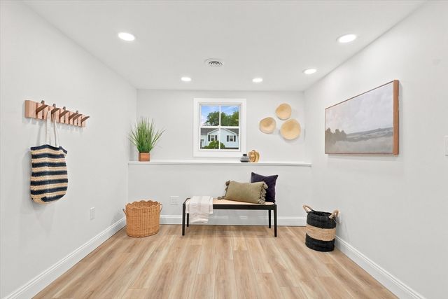 25 Lavalley Ln, Newburyport, MA 01950