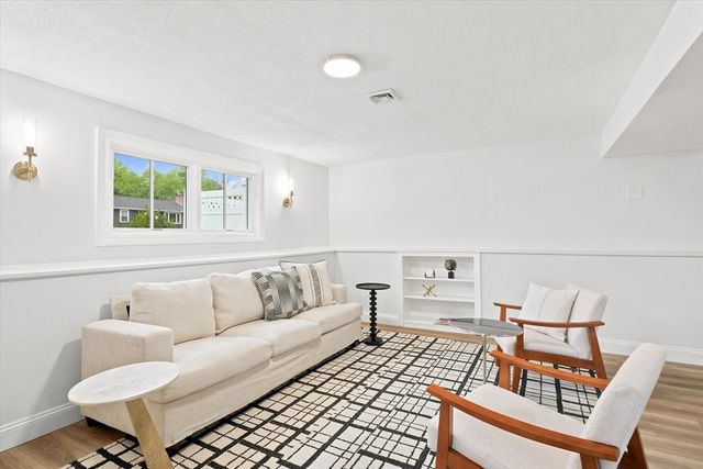 25 Lavalley Ln, Newburyport, MA 01950