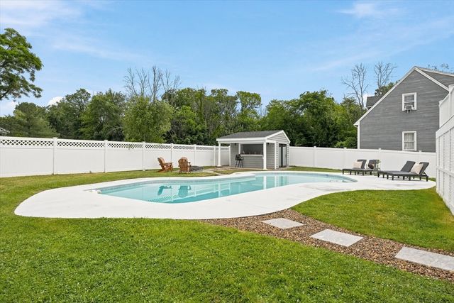 25 Lavalley Ln, Newburyport, MA 01950