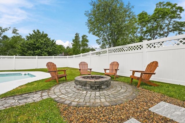 25 Lavalley Ln, Newburyport, MA 01950