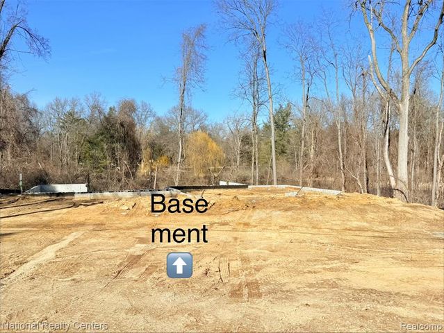 1028 Rochawies Drive, Oakland, MI 48363