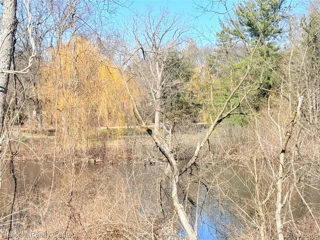 1028 Rochawies Drive, Oakland, MI 48363